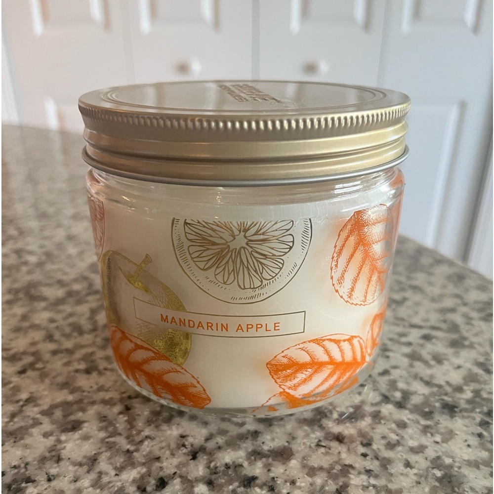 Bellevue luxury candle in Mandarin apple scent. To work 12 ounces brand new.